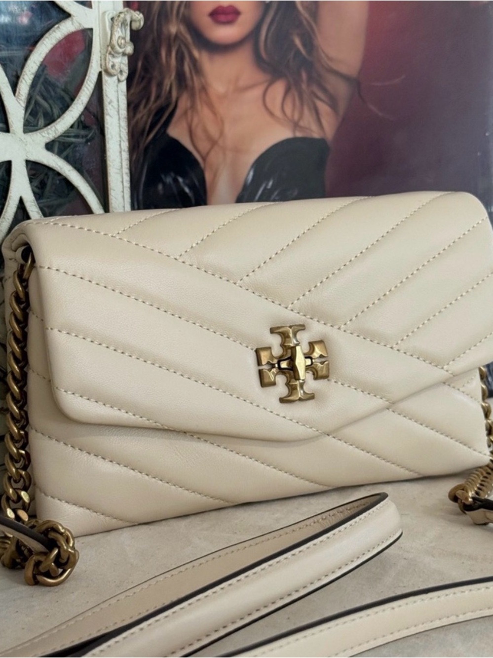 NWT 398Tory Burch Kira Chevron Chain wallet 90343 0823 DESERT DUNE / 251 Size